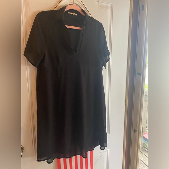 ANDREE BY UNIT Dresses & Skirts - Andree by Unit black chiffon short sleeve dress